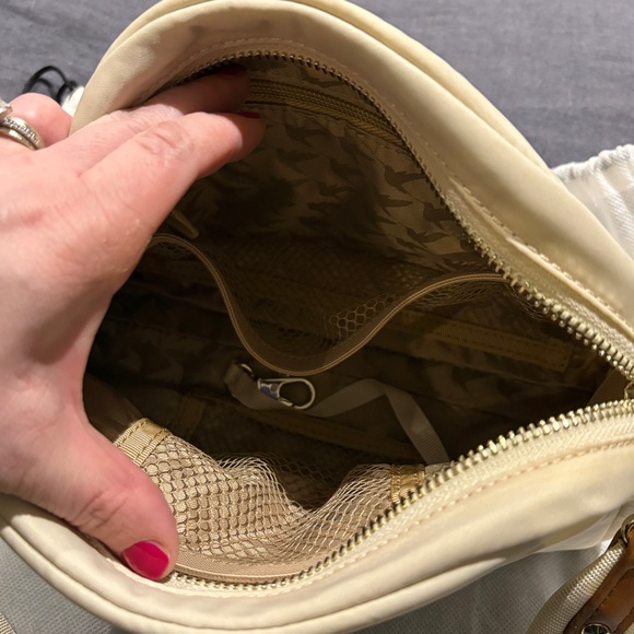 Lo & Sons Nouvelle nylon crossbody bag EUC - Picture 10 of 16